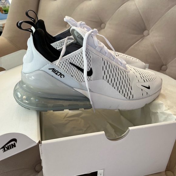 Nike Men’s White & Black Air Max 270 - Picture 2 of 12